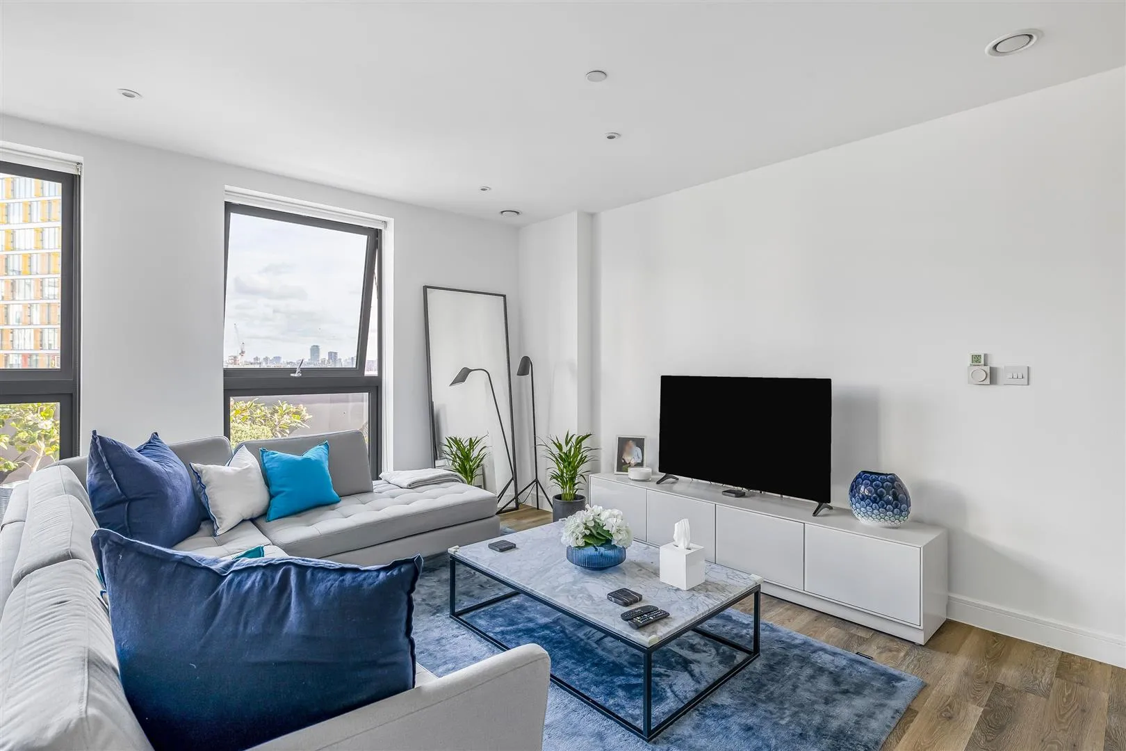 Flat Osiers Road in Greater London