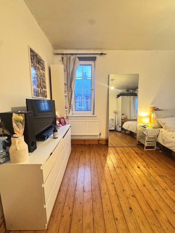 Room Bethnal Green Estate in Greater London
