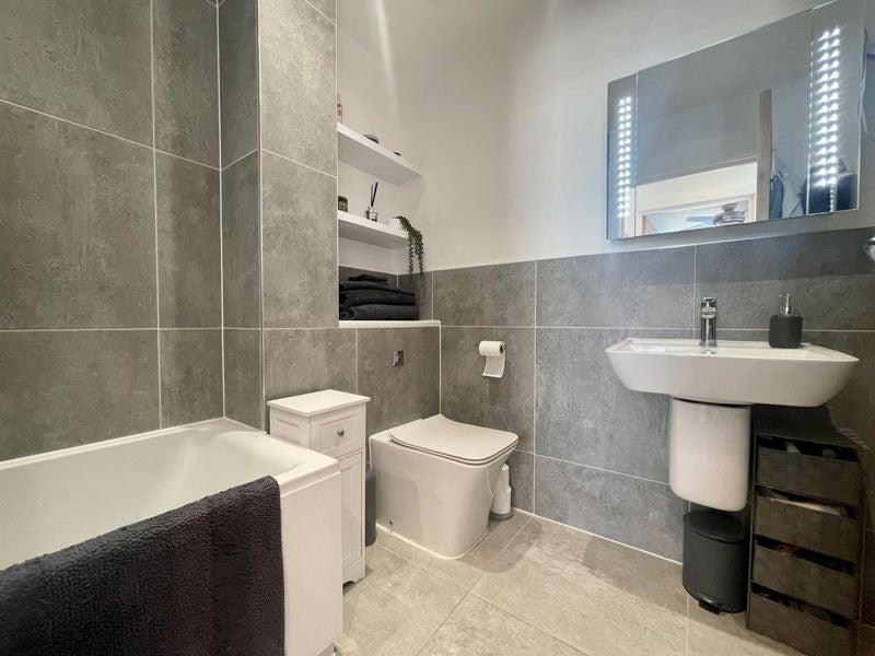 Flat Bellfield Road in High Wycombe