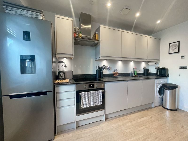 Flat Bellfield Road in High Wycombe