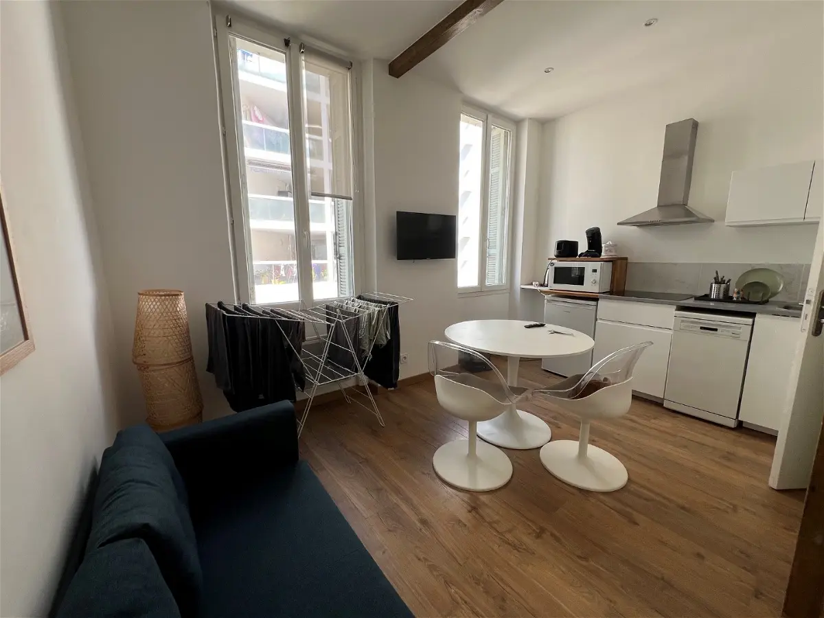Flat Rue Charras in Marseille
