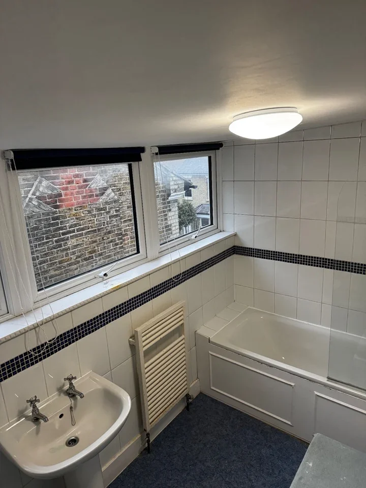Room Woodford Road in Watford