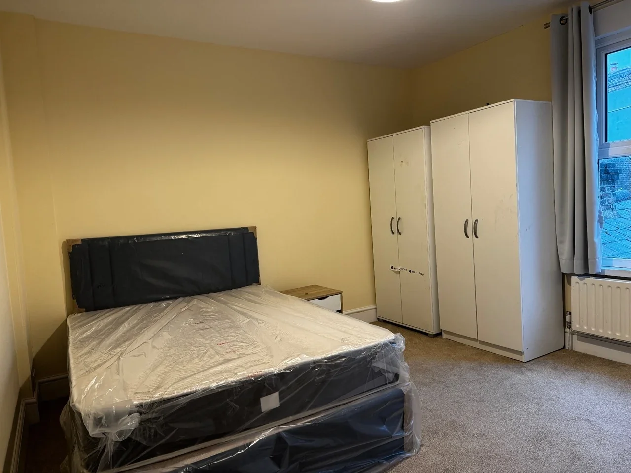 Room Woodford Road in Watford