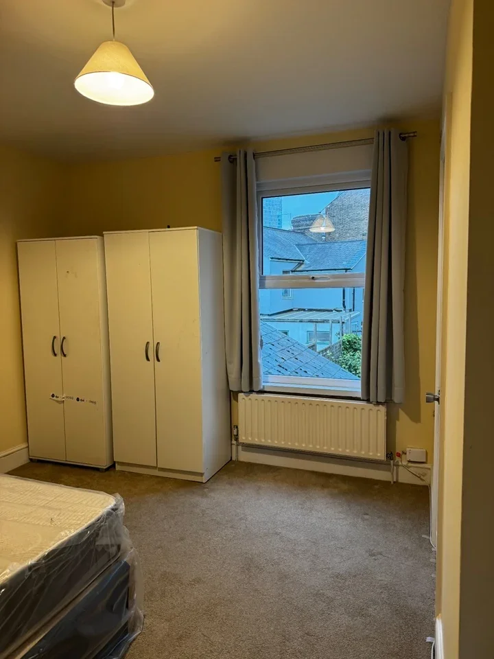 Room Woodford Road in Watford