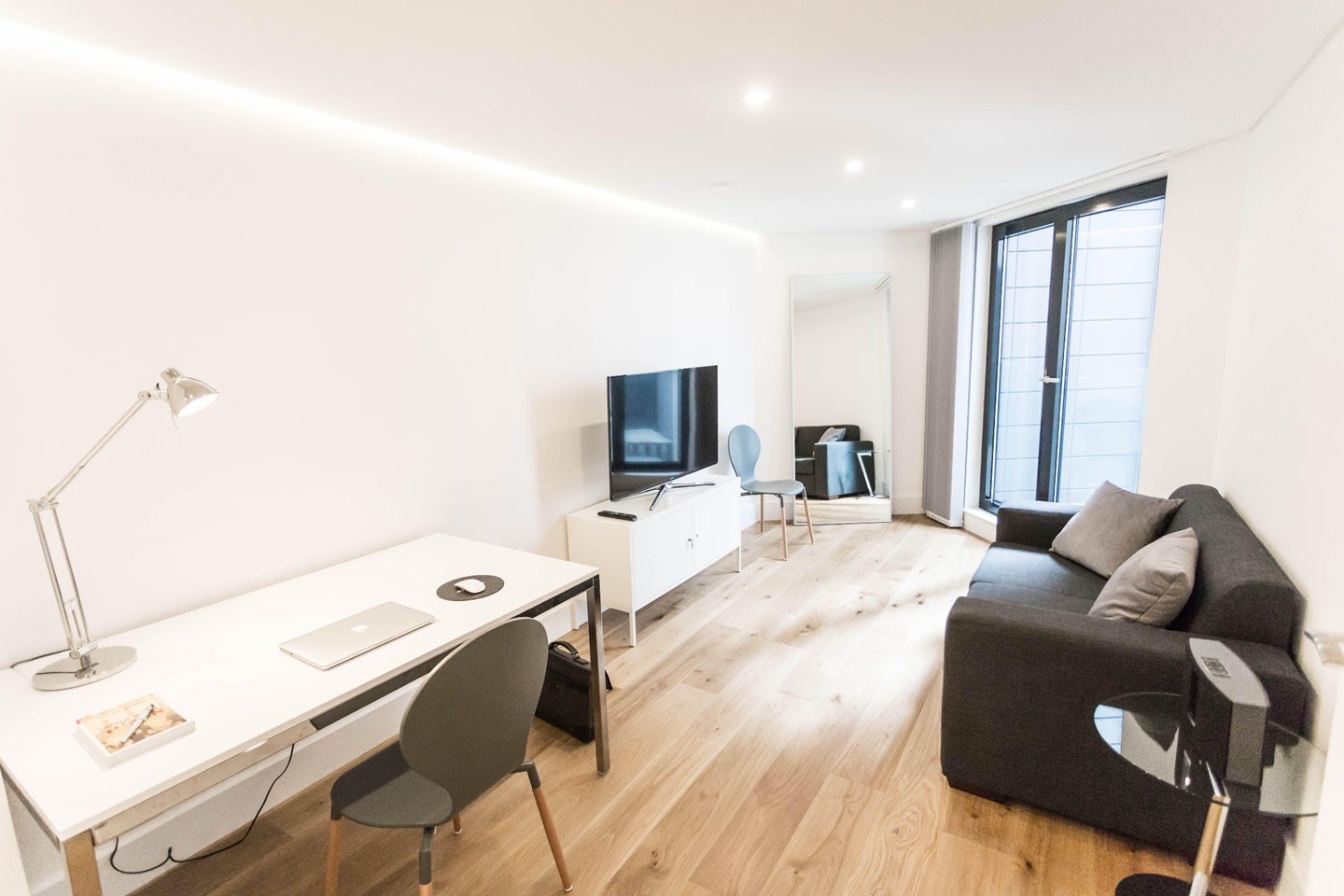 Flat Commercial Road in Greater London