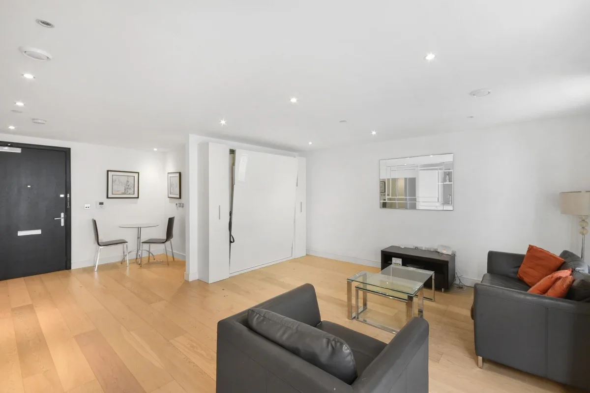 Flat Commercial Street in Greater London