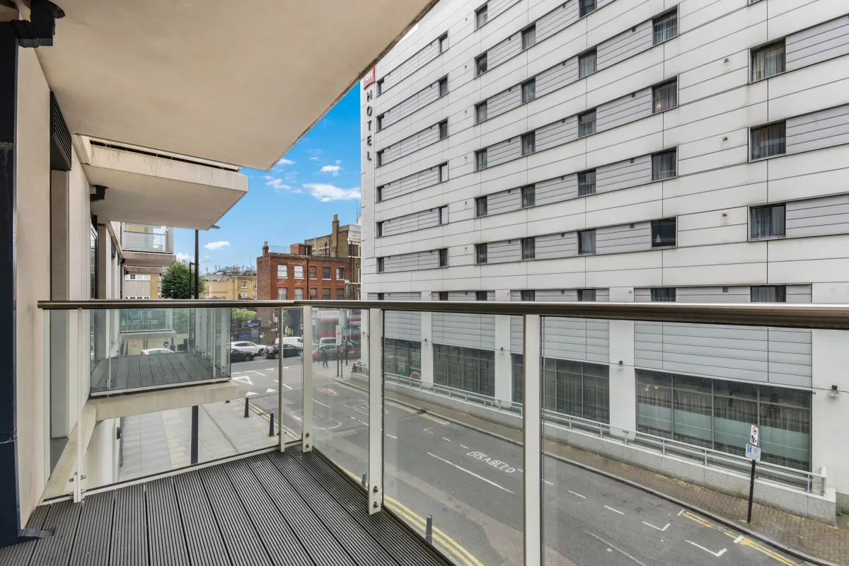 Flat Commercial Street in Greater London