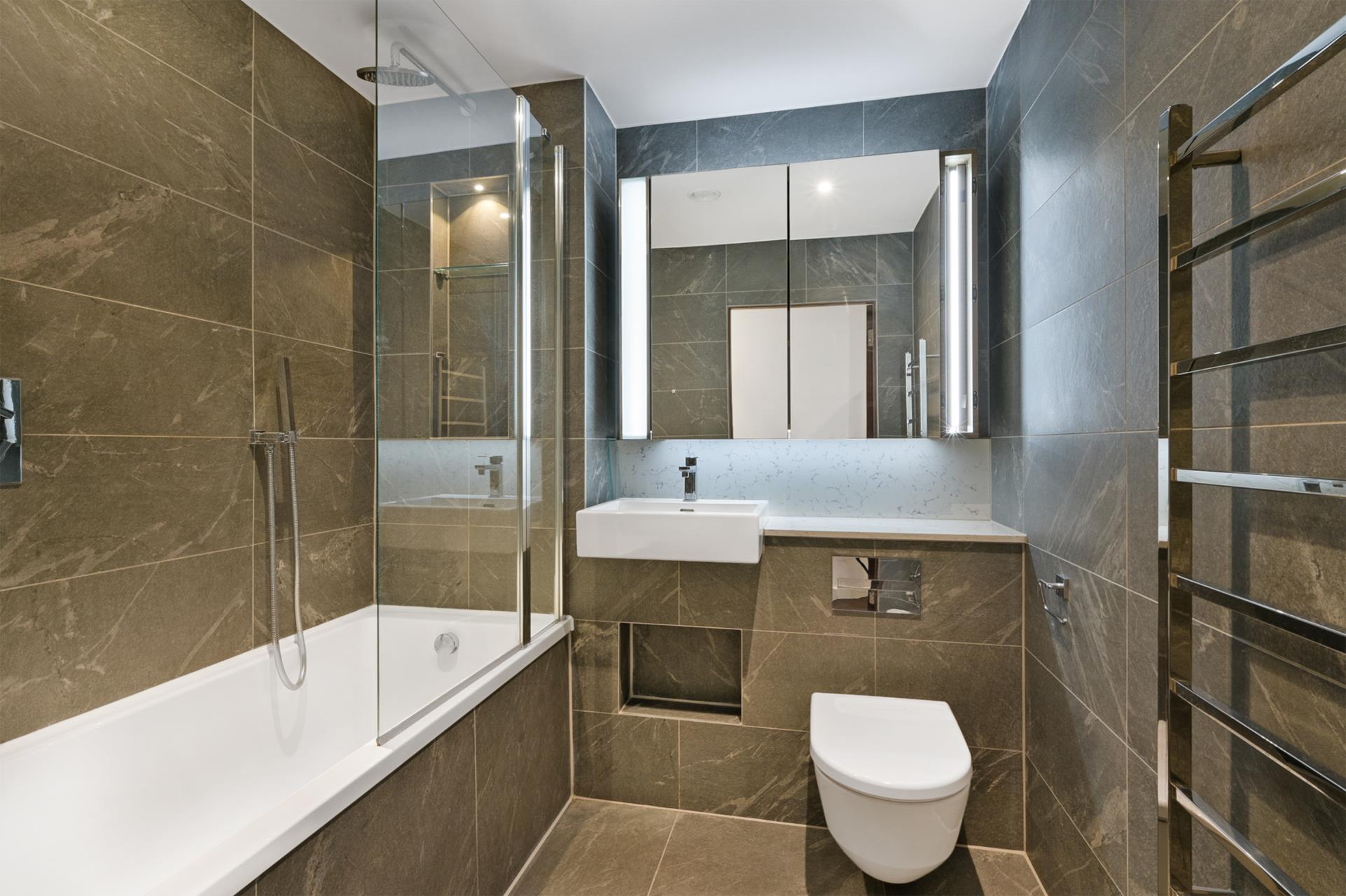Flat Malthouse Road in Greater London