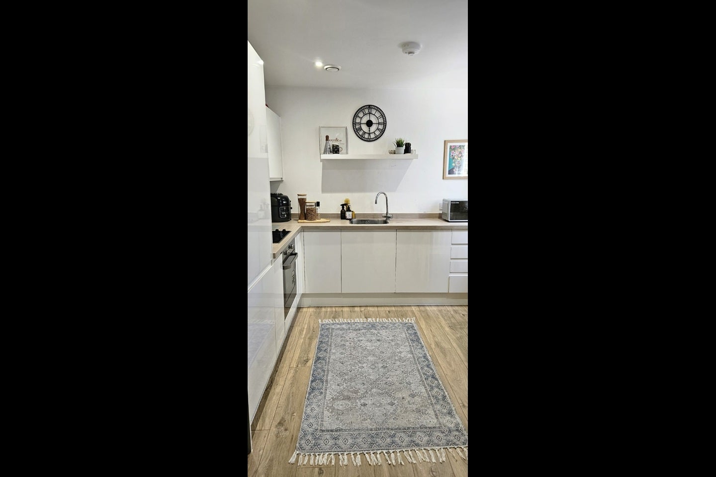 Flat Desborough Road in High Wycombe