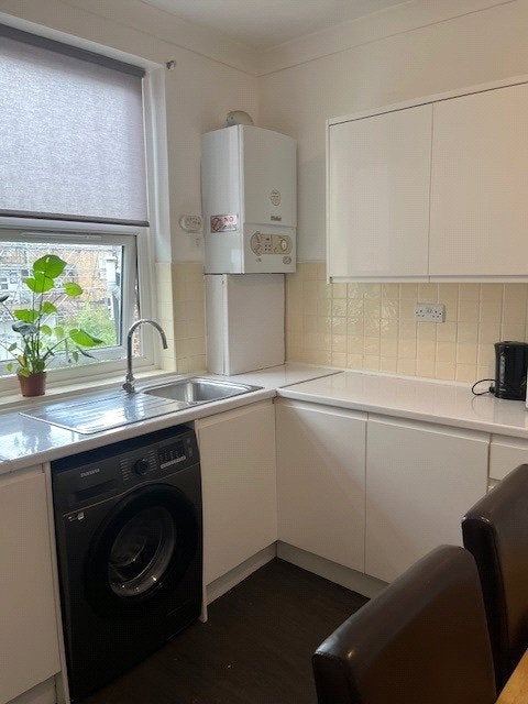 Flat Willesden Lane in Greater London