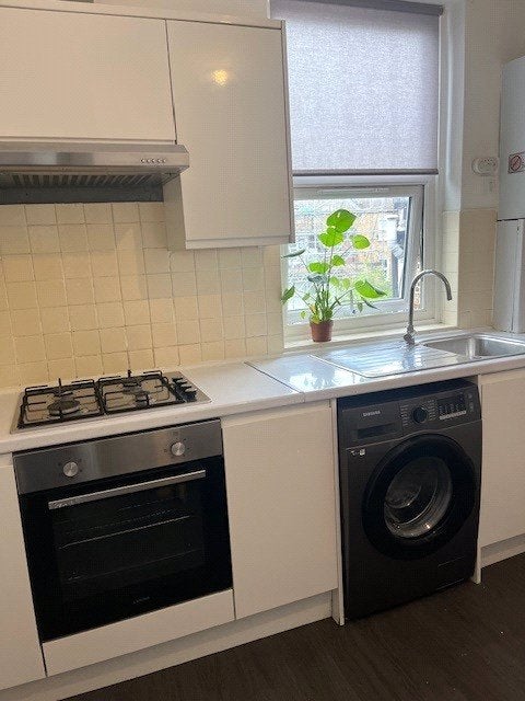 Flat Willesden Lane in Greater London