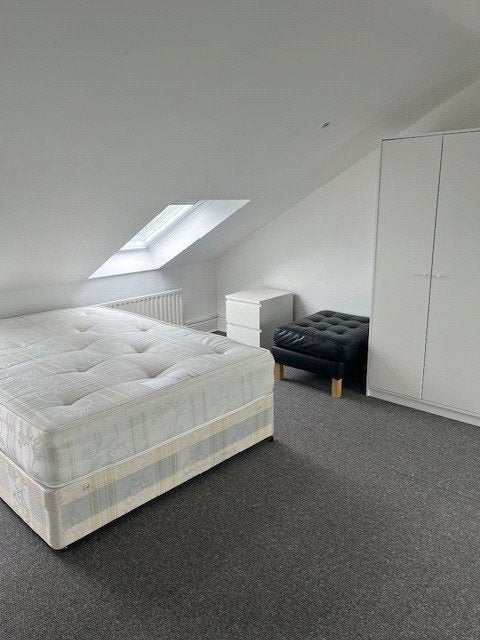 Flat Willesden Lane in Greater London