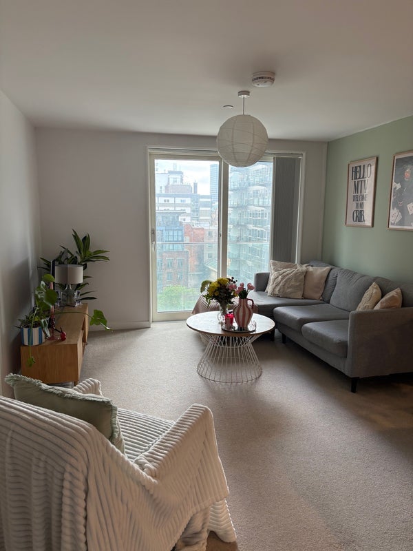 Flat Dearmans Place in Salford