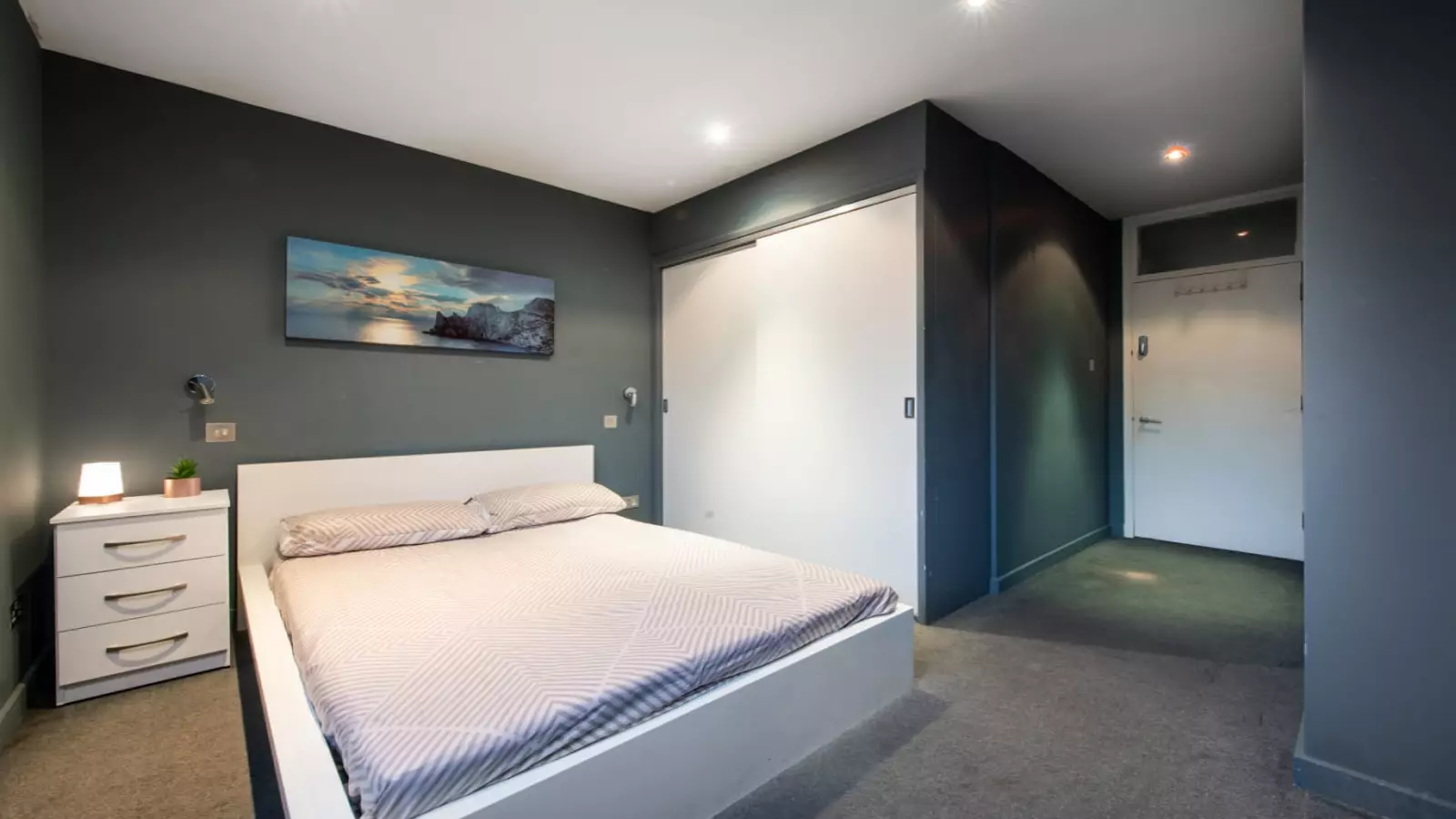 Room King's Road in Greater London