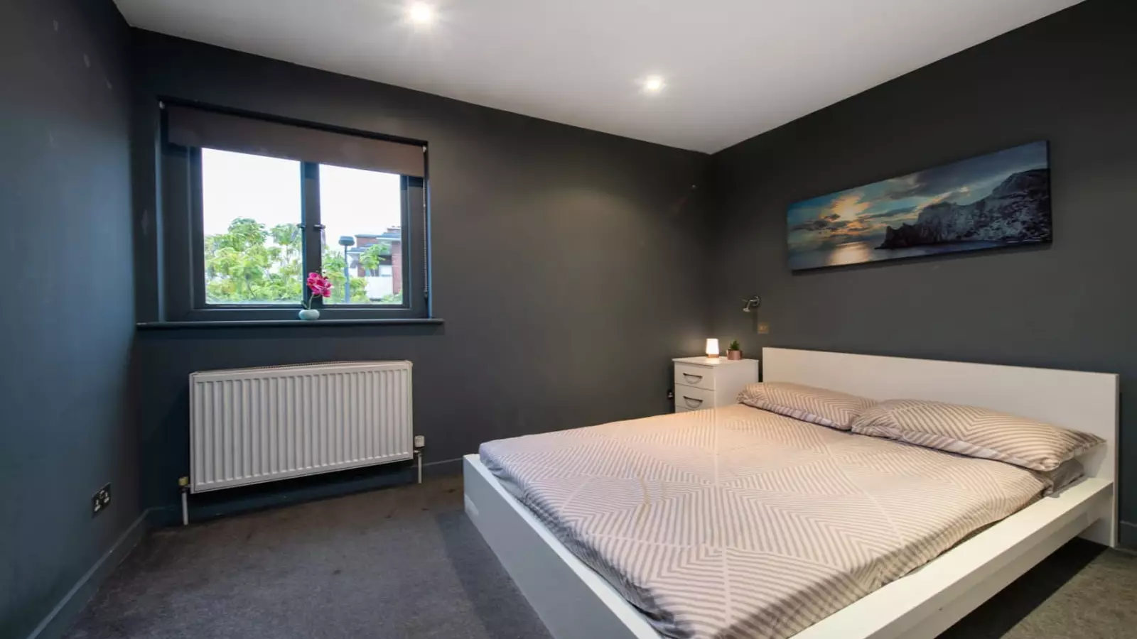 Room King's Road in Greater London