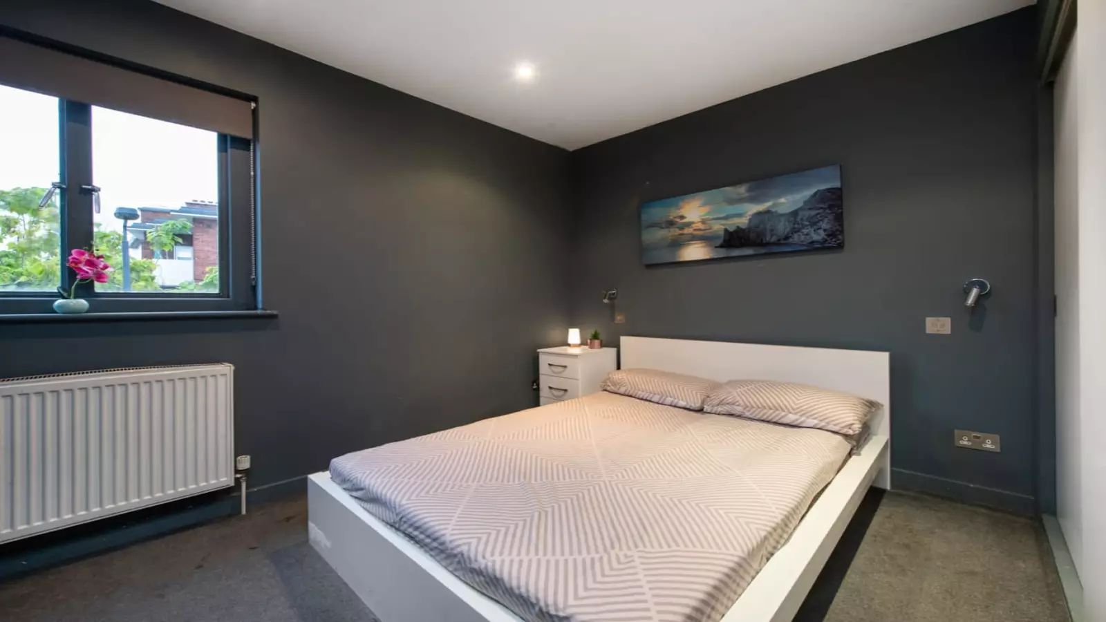 Room King's Road in Greater London