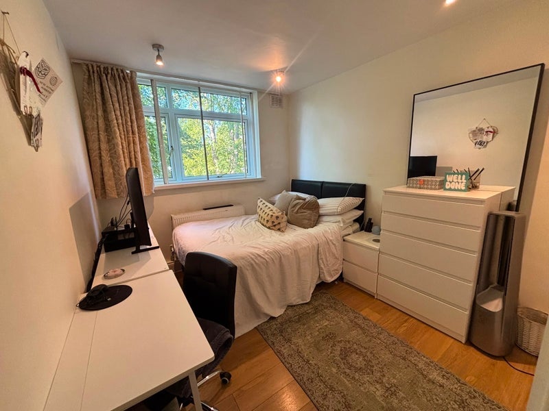 Room Crescent Lane in Greater London