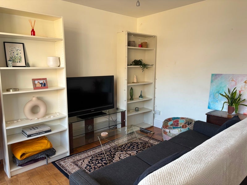Room Crescent Lane in Greater London