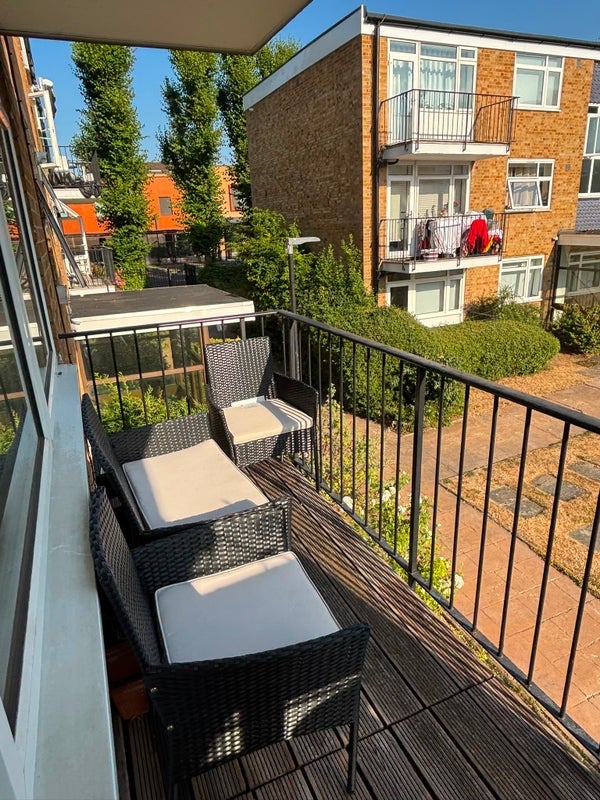 Room Crescent Lane in Greater London