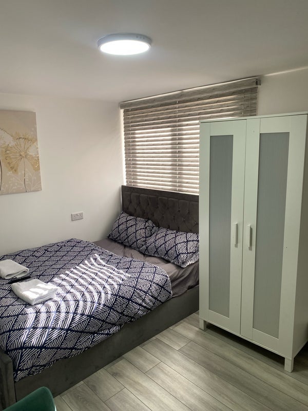 Room Grangemouth Road in Coventry