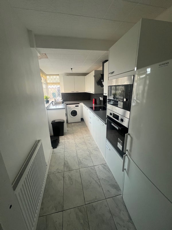 Room Grangemouth Road in Coventry