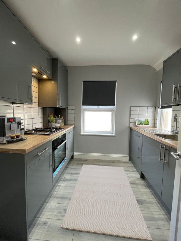 Room Meadfield Road in Slough