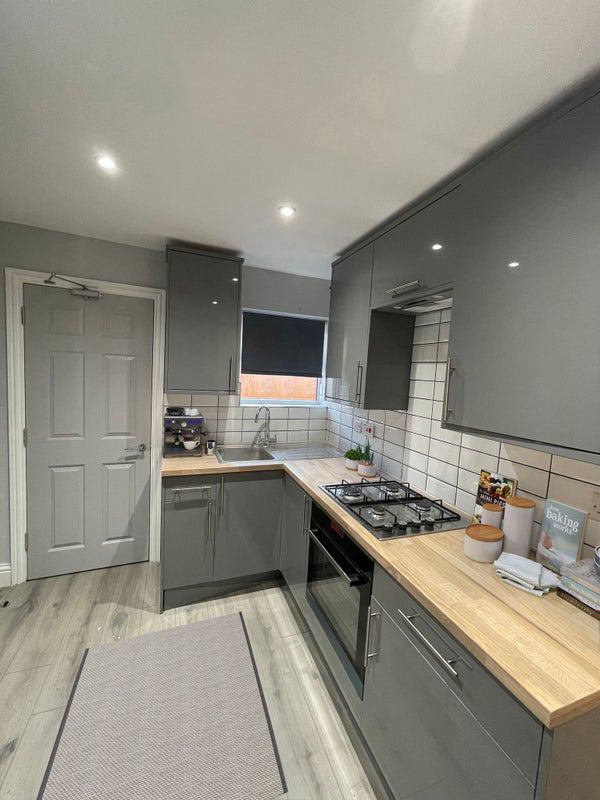 Room Meadfield Road in Slough