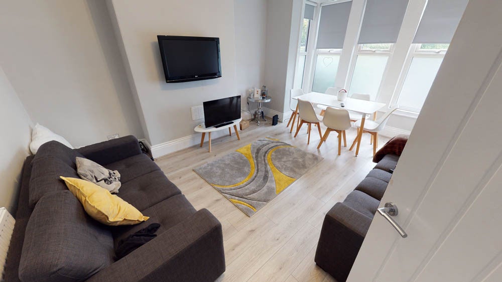 House Estcourt Terrace in Leeds