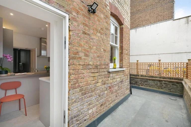 Room Bournemouth Road in Greater London