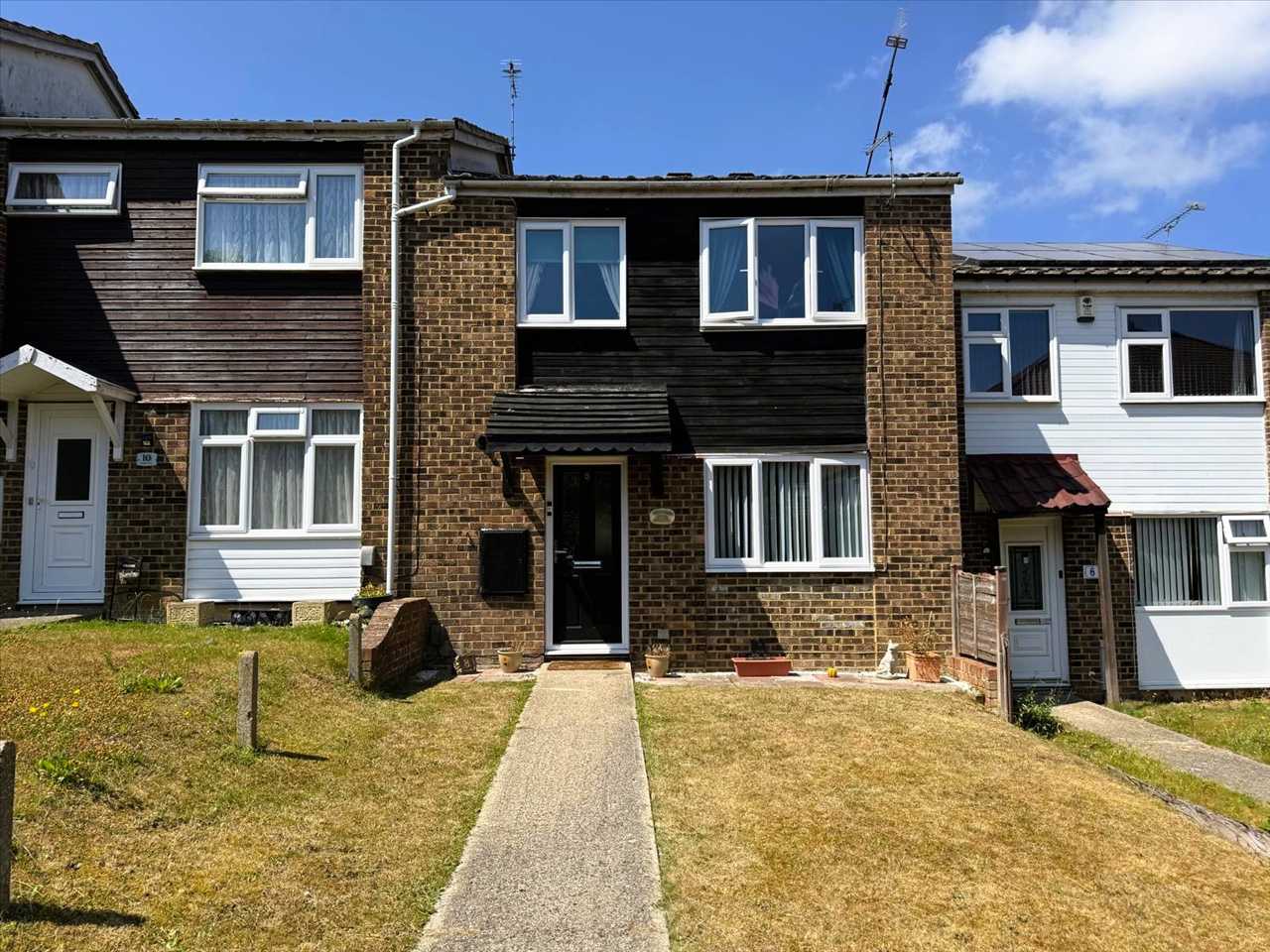 House Ifield Way in Gravesham
