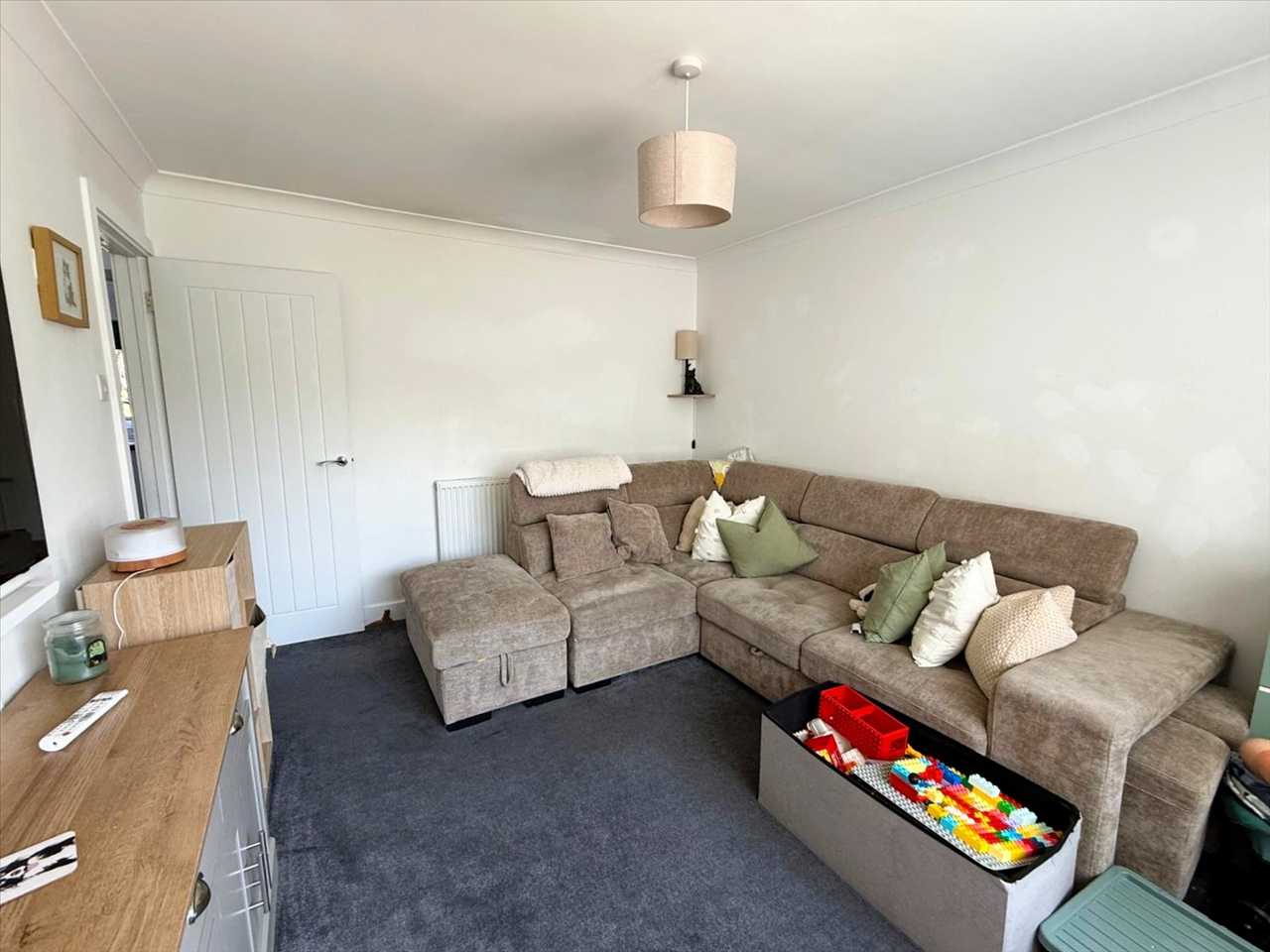House Ifield Way in Gravesham