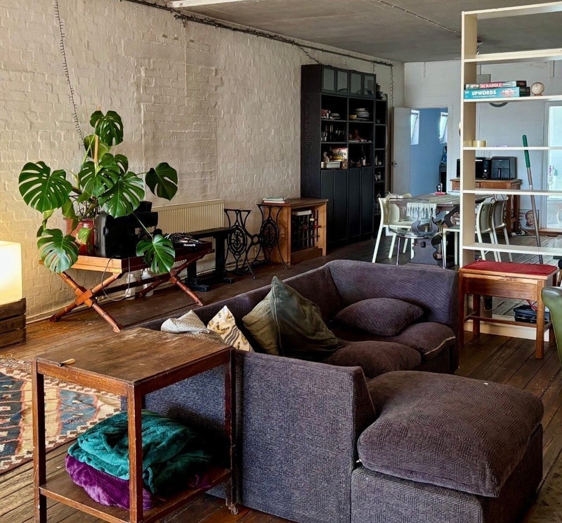 Room Hackney Road in Greater London