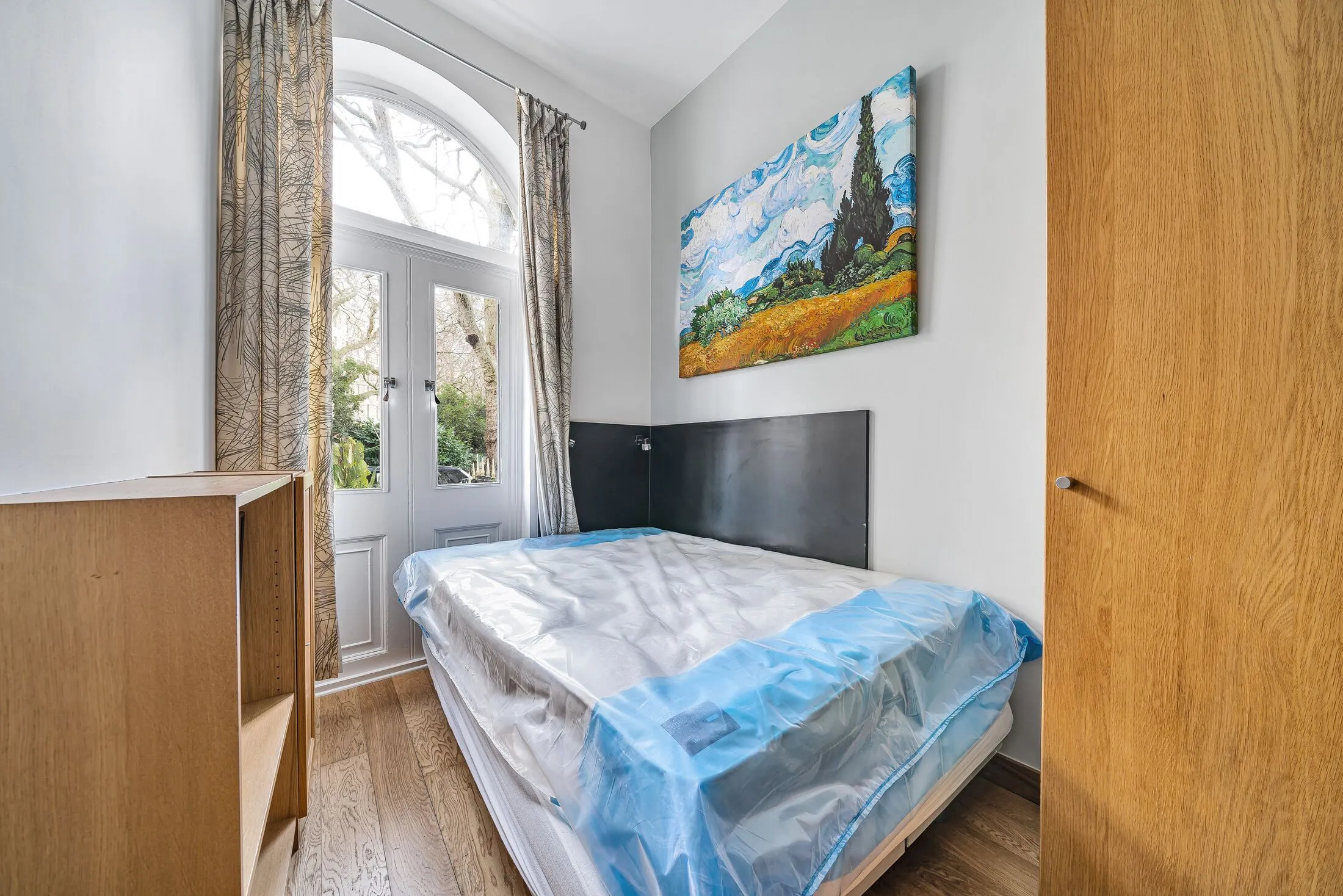 Flat Burton Place in Greater London