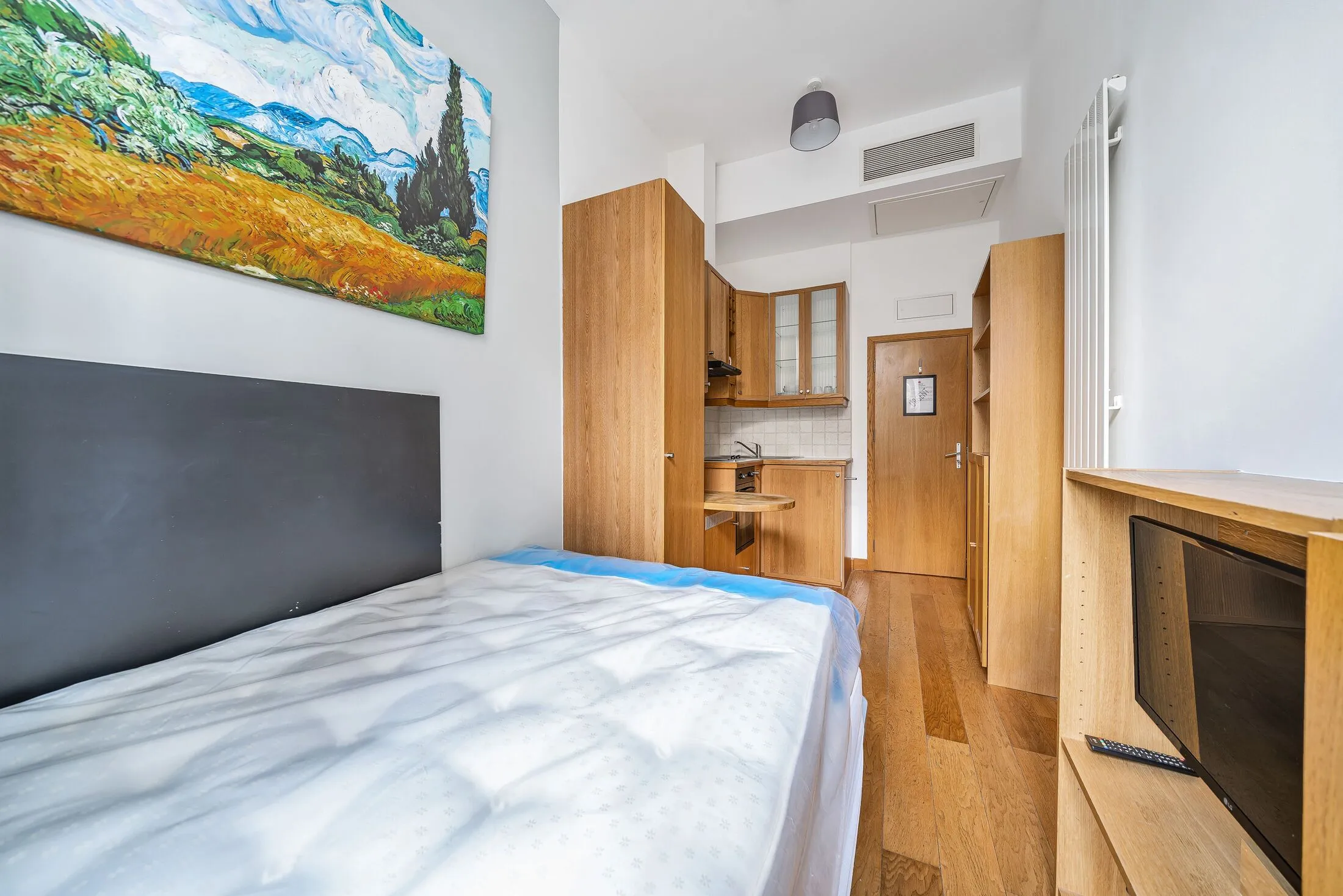 Flat Burton Place in Greater London
