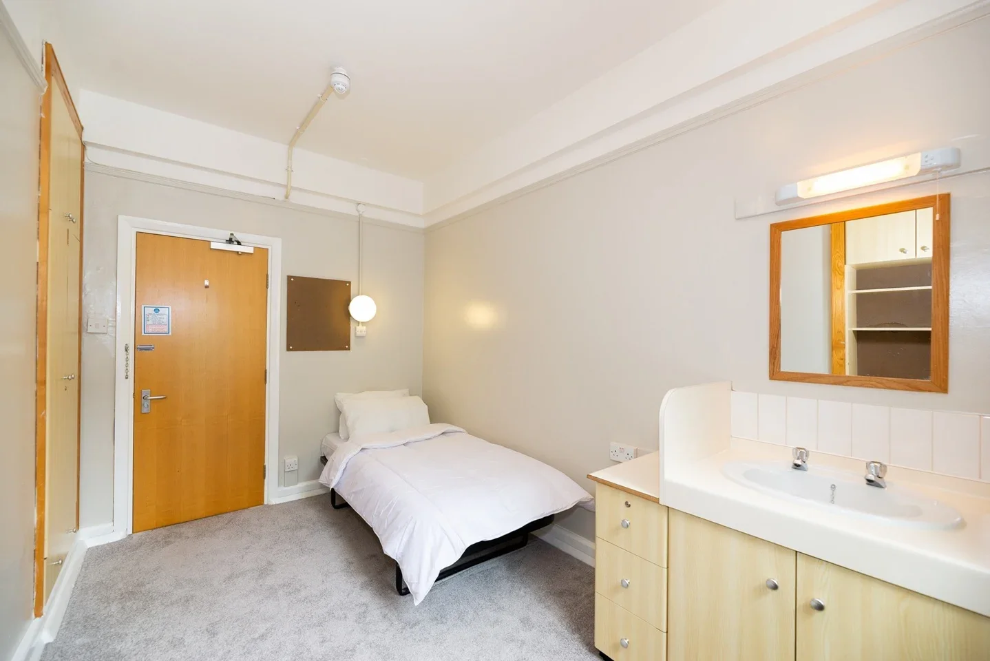 Room Foley Street in City of Westminster