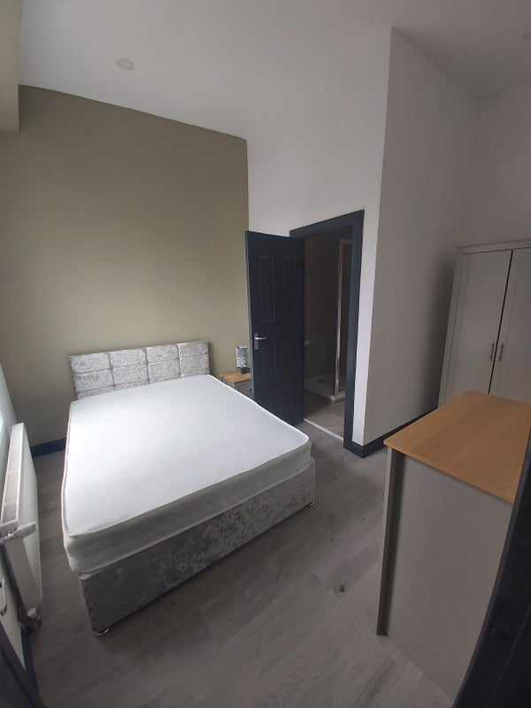 Room Orwell Road in Liverpool