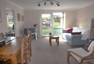 Flat Holmbury Grove in Greater London