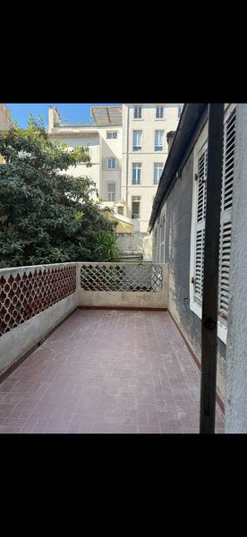 Flat Rue Stanislas Torrents in Marseille