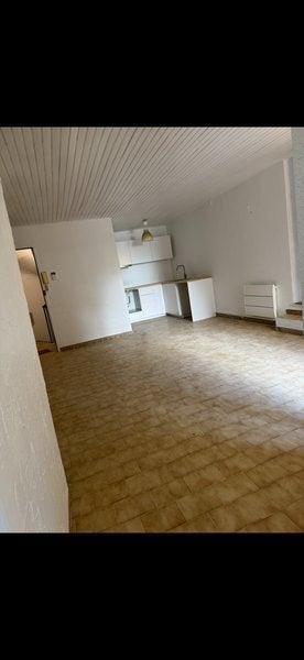 Flat Rue Stanislas Torrents in Marseille