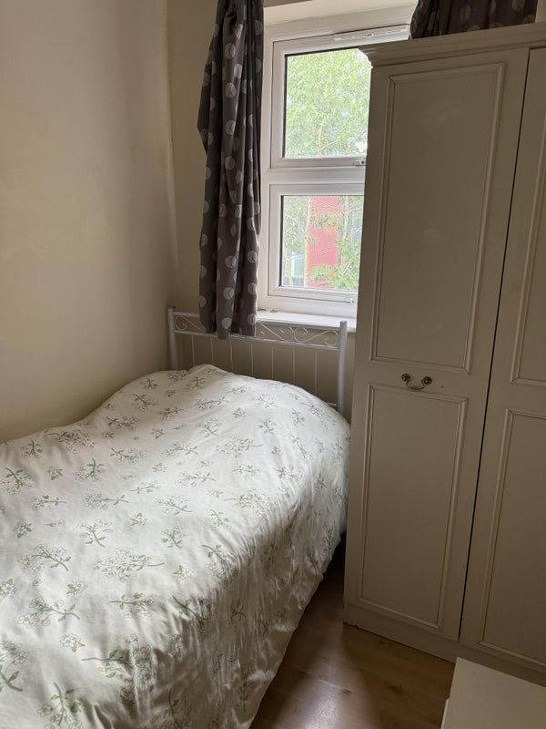 Room Hathersage Road in Manchester