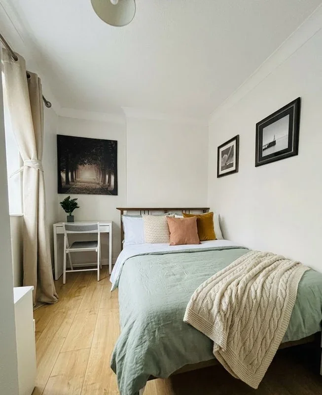 Room Macroom Road in City of Westminster