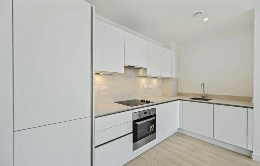Flat Prince Regent Road in Greater London