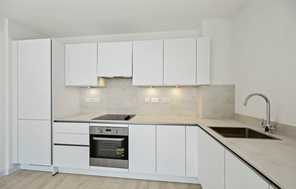 Flat Prince Regent Road in Greater London