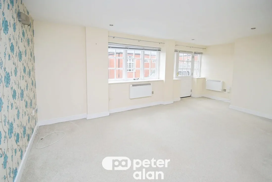 Flat Clarence Place in Newport