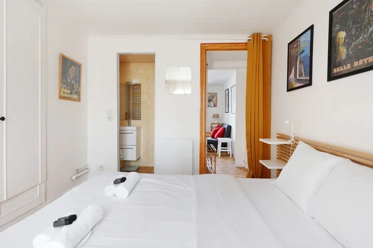 Flat Rue Marie-Éléonore de Bellefond in Paris