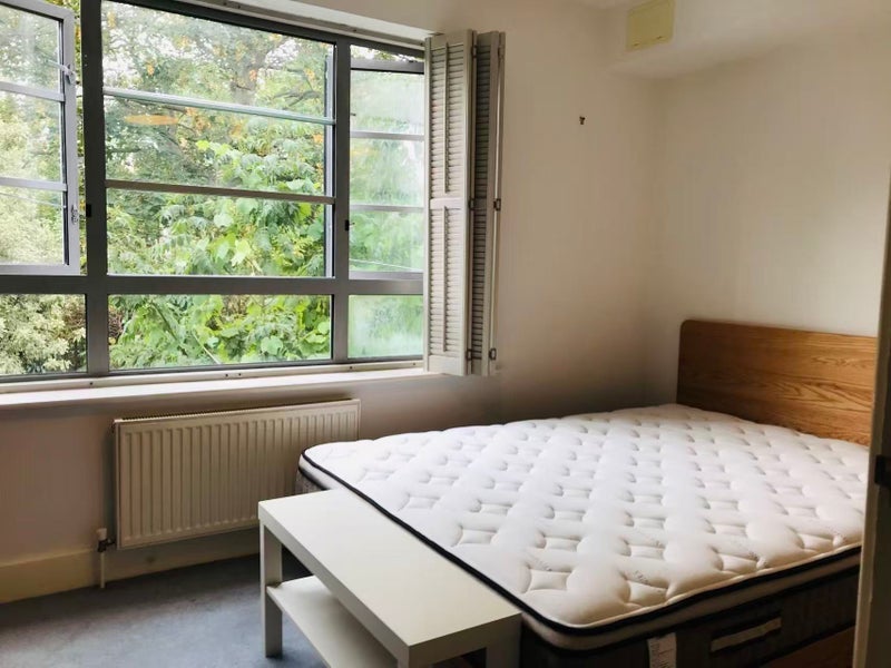 Room Heaven Tree Close in Greater London