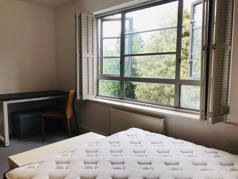 Room Heaven Tree Close in Greater London