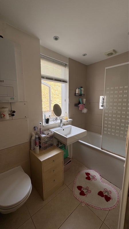 Room Holmewood Road in Greater London