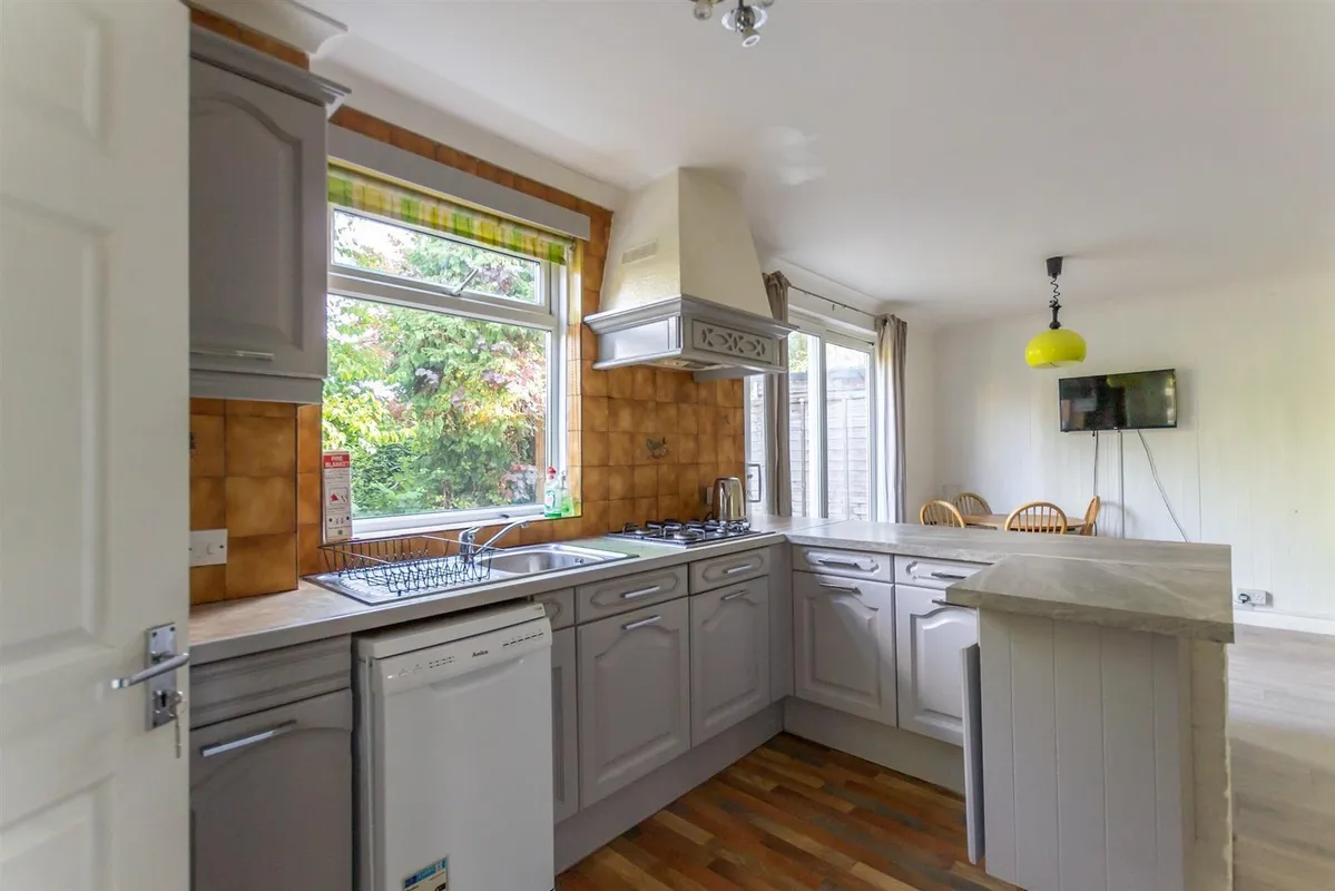 Flat Middleton Rise in Brighton