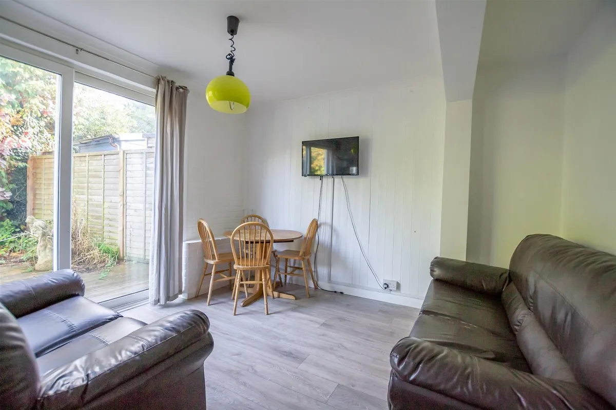 Flat Middleton Rise in Brighton